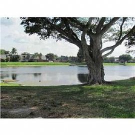 3bd/2.5 Townhouse with Washer, Dryer and Basic Cable Included!! in Lake Worth, FL (Photo 3 of 4)