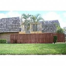 3bd/2.5 Townhouse with Washer, Dryer and Basic Cable Included!! in Lake Worth, FL (Photo 4 of 4)