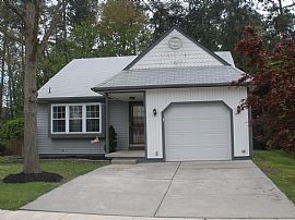 2 Bedroom Single Family Home with Eat-In Kitchen in Atco, NJ