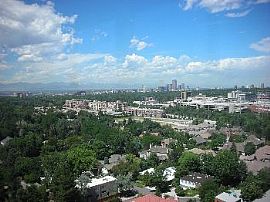 Panoramic City and Mountain Views in Denver, CO