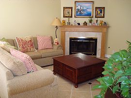 Townhouse For Lease - Move in Ready! Close to Csulb in Long Beach, CA (Photo 3 of 6)