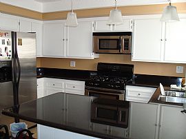 Townhouse For Lease - Move in Ready! Close to Csulb in Long Beach, CA (Photo 4 of 6)