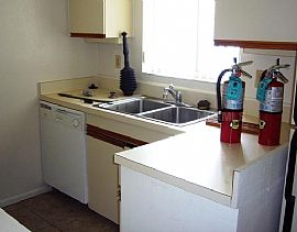 Park View 2 Bed / 2 Bath in Sarasota, FL (Photo 4 of 6)