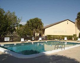 Park View 2 Bed / 2 Bath in Sarasota, FL (Photo 6 of 6)