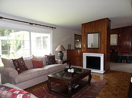 3 Bedroom Home with Great Deck For Entertaining.  in Savannah, GA (Photo 2 of 12)