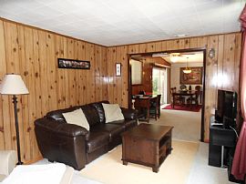 3 Bedroom Home with Great Deck For Entertaining.  in Savannah, GA (Photo 5 of 12)