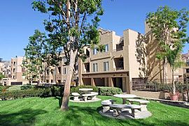 Furnished 2 BR, 2 BA Apartment with Breathtaking View in San Francisco, CA (Photo 3 of 12)