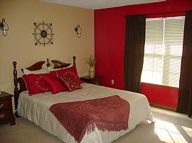 Sunny, Clean and Convenient in Elkhart, IN (Photo 4 of 7)