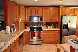 Spacious Waterfront 3 Bdr/3 Ba/1 Car Garage + Den Townhome (mar in Margate, FL