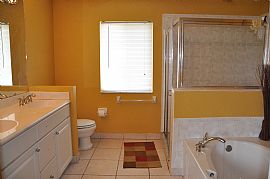 Spacious Waterfront 3 Bdr/3 Ba/1 Car Garage + Den Townhome (mar in Margate, FL (Photo 7 of 10)