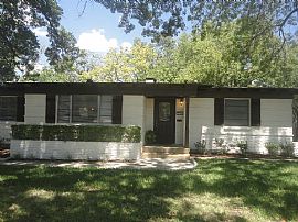 Renovated 3 Bedroom in Desirable Neighborhood! in Dallas, TX (Photo 8 of 10)