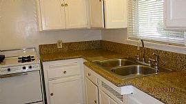 Spacious 1 BR, 1 BA Apartment with Ocean View in Long Beach, CA (Photo 2 of 9)