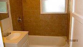 Spacious 1 BR, 1 BA Apartment with Ocean View in Long Beach, CA (Photo 7 of 9)