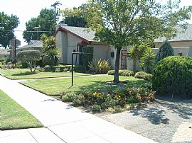 2 BD, 2 Bath Duplex Apartment with 2 Car Garage in Fresno, CA
