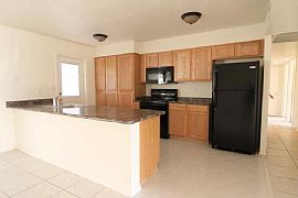 3 Bedroom - Great Location! in Phoenix, AZ (Photo 3 of 10)