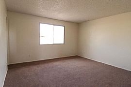3 Bedroom - Great Location! in Phoenix, AZ (Photo 7 of 10)