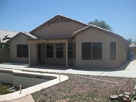 3 Bedroom / Pool / Great Location! in Phoenix, AZ (Photo 5 of 12)