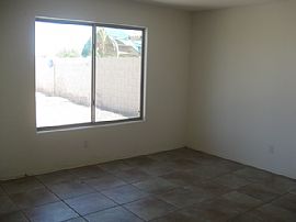 3 Bedroom / Pool / Great Location! in Phoenix, AZ (Photo 6 of 12)