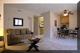 2 Bed 2 Bath Free Wifi Covd Parking Pool in Mesa, AZ (Photo 4 of 7)