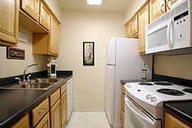 2 Bed 2 Bath Free Wifi Covd Parking Pool in Mesa, AZ (Photo 7 of 7)