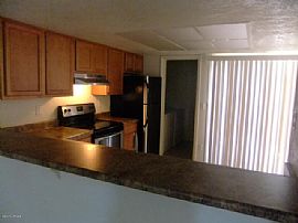 Really Nice.. 3 Bedroom Townhouse! in Glendale, AZ (Photo 2 of 11)