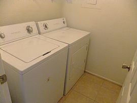 Really Nice.. 3 Bedroom Townhouse! in Glendale, AZ (Photo 5 of 11)