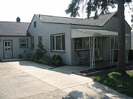 Awesome 3 BR, 1 BA Home with Attached Garage in Roseville, MI