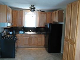 Awesome 3 BR, 1 BA Home with Attached Garage in Roseville, MI (Photo 4 of 12)