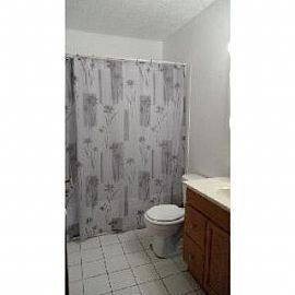 Spacious 1 Bedroom Unit Overlooking The Pool in Lino Lakes, MN (Photo 2 of 5)