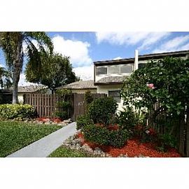 End Unit Condo! 2bd/2ba with Loft, New Carpet, Pai in Greenacres, FL (Photo 2 of 5)