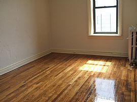 Impressive 2br/1ba, Eik, Hwd Flrs, Nr Transit, Shops in Bronx, NY (Photo 2 of 4)