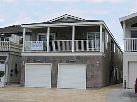 High End Condo 3 Houses to The Sand in Newport Beach, CA