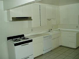 Remodeled 2 Bedroom, 1 Bath Cottage Located at Beach in Huntington Beach, CA (Photo 8 of 10)