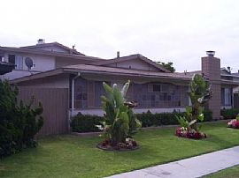 Large 3 BR, 2 BA Apartment Near School and Park in Huntington Beach, CA