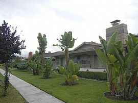 Remodeled, Cottage Style 2 BR Apartment Near Beach and Warner in Huntington Beach, CA (Photo 2 of 7)