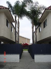 Remodeled 3 BR, 2.5 BA Townhouse with New Paint in Huntington Beach, CA (Photo 4 of 8)