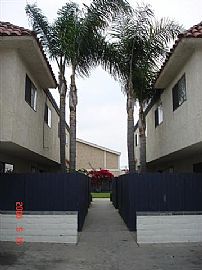 Large, Remodeled 3 Bedroom, 2.5 Bath Townhouse in Huntington Beach, CA (Photo 4 of 7)