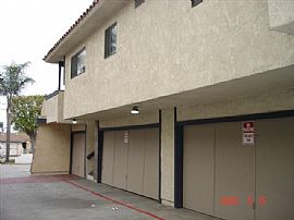 Large, Remodeled 3 Bedroom, 2.5 Bath Townhouse in Huntington Beach, CA (Photo 6 of 7)