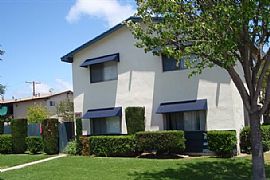 Remodeled 2 Bedroom Apartment with Garage 	 in Costa Mesa, CA (Photo 2 of 4)