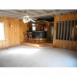 Upgraded 3bd, 2bth, Built in Bar, and Large Den. in Canoga Park, CA