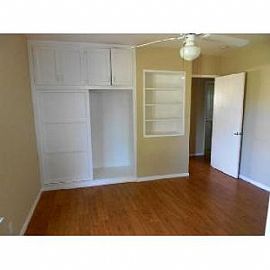 Upgraded 3bd, 2bth, Built in Bar, and Large Den. in Canoga Park, CA (Photo 2 of 5)