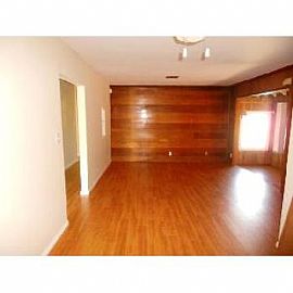 Upgraded 3bd, 2bth, Built in Bar, and Large Den. in Canoga Park, CA (Photo 4 of 5)