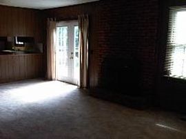 One Level Brick Ranch Home with 3 Bd/ 2 Ba in Jacksonville, AL (Photo 4 of 5)