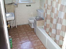 Impressive 3.5br/2ba Duplex in 2fam House, Sec8 Ok in Bronx, NY (Photo 2 of 2)