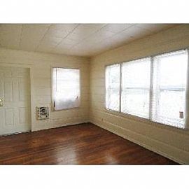 1bd/1ba with Large Kitchen and Hardwood Floors!! in Lake Worth, FL (Photo 3 of 5)