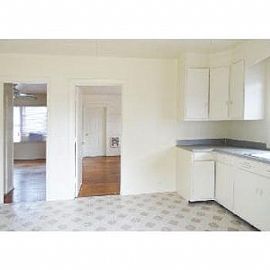 1bd/1ba with Large Kitchen and Hardwood Floors!! in Lake Worth, FL (Photo 4 of 5)