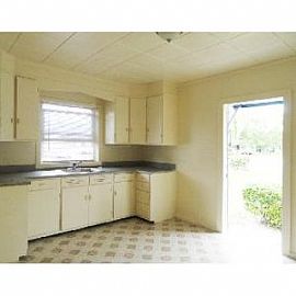 1bd/1ba with Large Kitchen and Hardwood Floors!! in Lake Worth, FL (Photo 5 of 5)