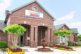 2 Bedroom Apartment with Luxury at Its Best! in Houston, TX (Photo 12 of 12)