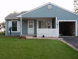 2 Bedroom, 1 Bath Home with Small Pets Allowed in Naperville, IL