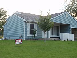 2 Bedroom, 1 Bath Home with Small Pets Allowed in Naperville, IL (Photo 4 of 5)